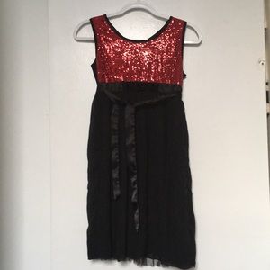 Sequence tie the back tie in the front dress.